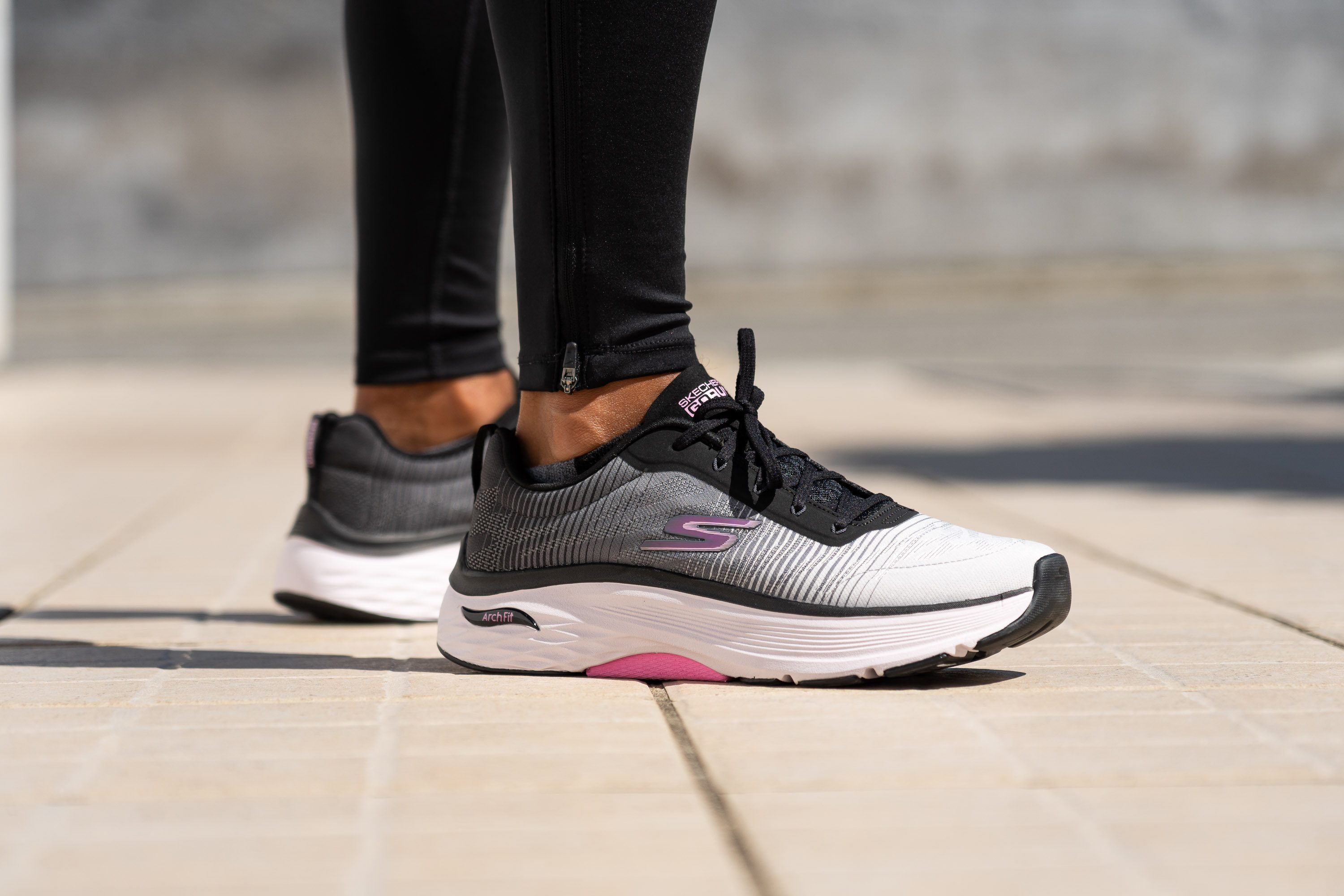 Skechers Max Cushioning Arch Fit