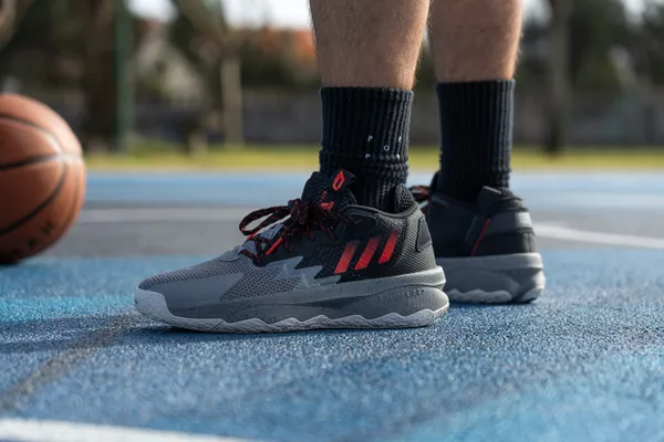 Adidas Dame 8