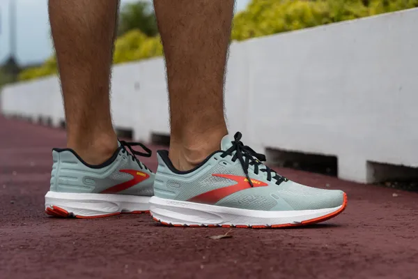 Brooks Launch 9