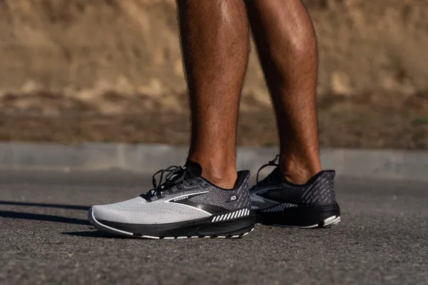 Brooks Launch GTS 10