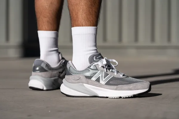 New Balance 990 v6