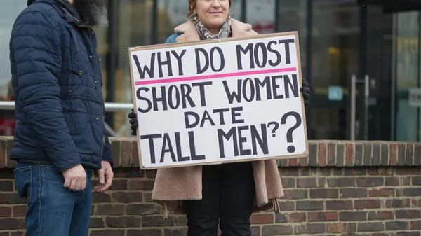 Warum daten die meisten kleinen Frauen große Männer?