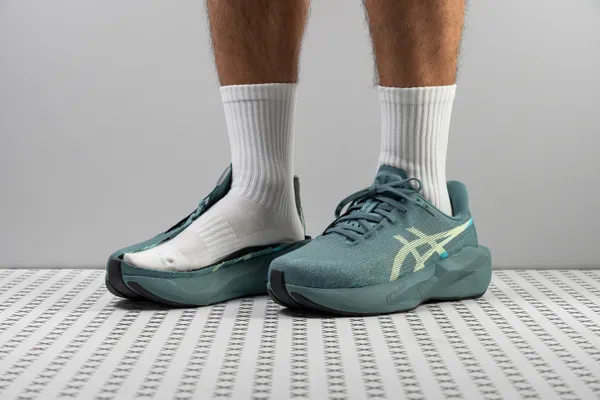 ASICS Novablast 6