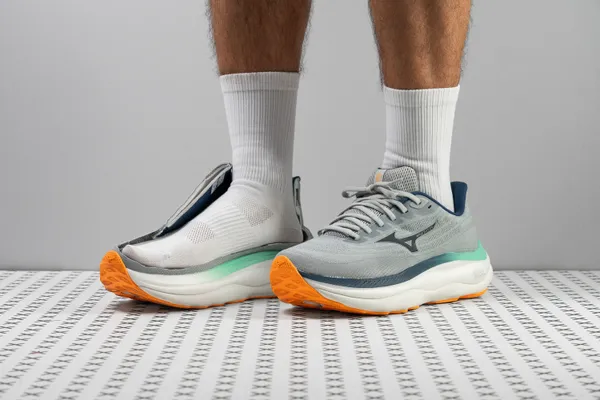 Mizuno Wave Sky 9