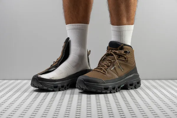 On Cloudrock Mid Waterproof